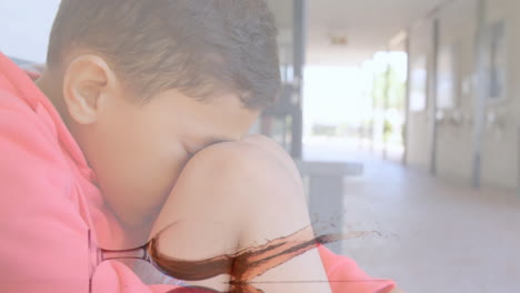 animación de derramamiento de vino rojo sobre triste escolar biracial sentado en la pared