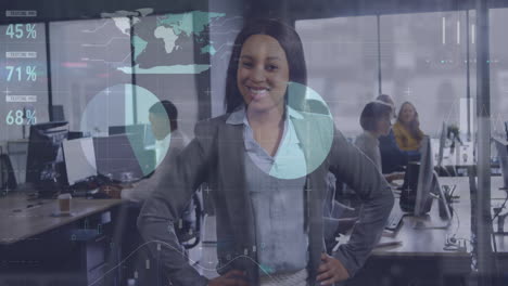 animación de procesamiento de datos estadísticos contra una mujer de negocios afroamericana sonriendo en la oficina