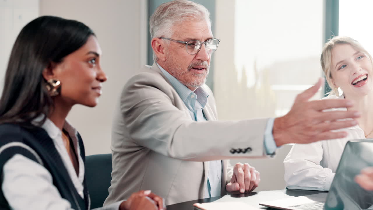 reunión de negocios y apretón de manos