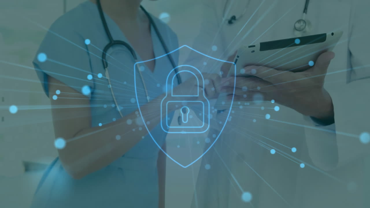 animación del icono del candado sobre diversos médicos que usan la tableta en el hospital