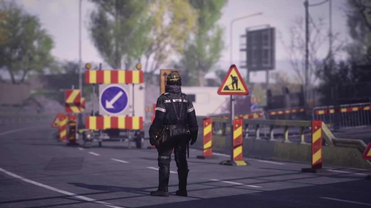 Agente di controllo del traffico che supervisiona attentamente il movimento dei veicoli urbani.
