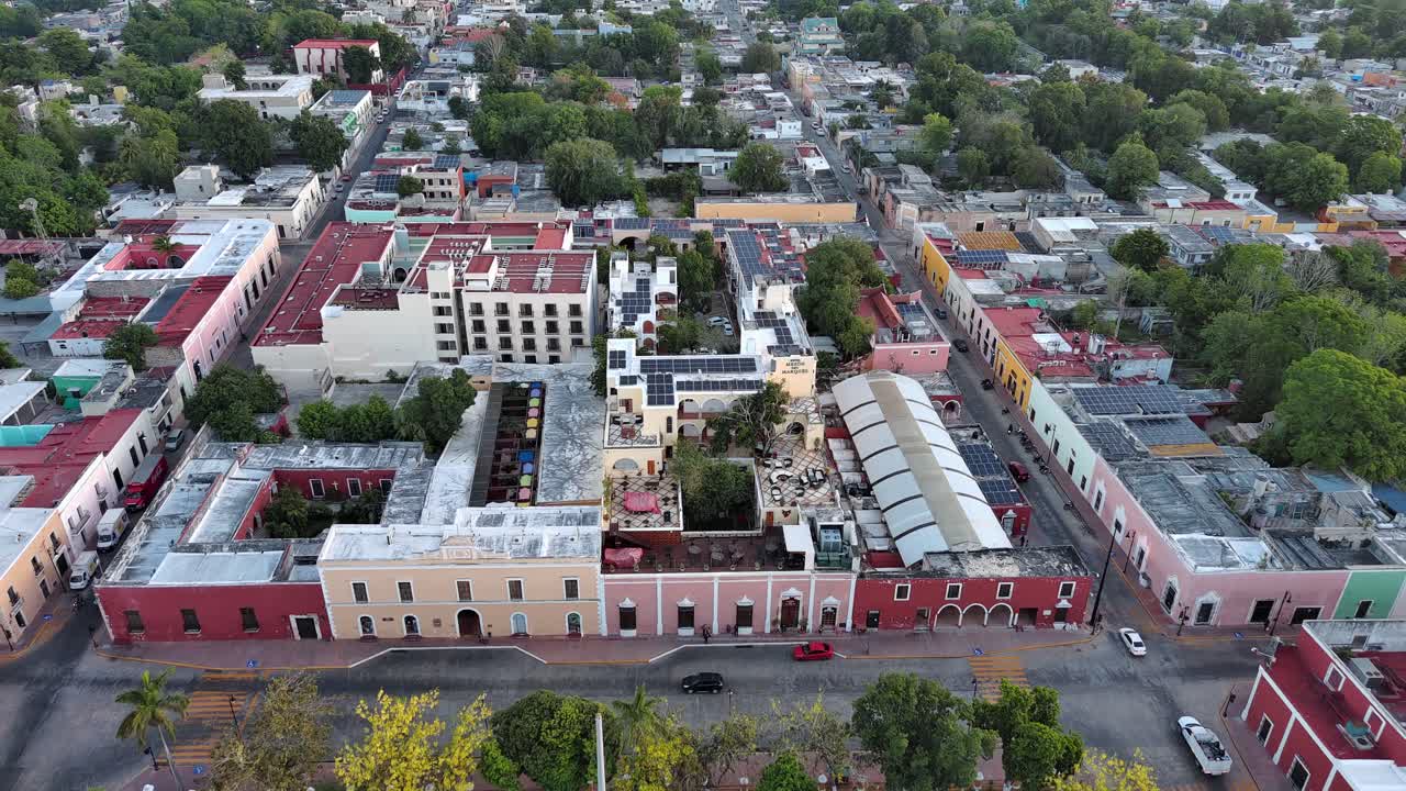 drone aéreo volar por encima de valladolid méxico municipio centro península de yucatán vista de primer nivel