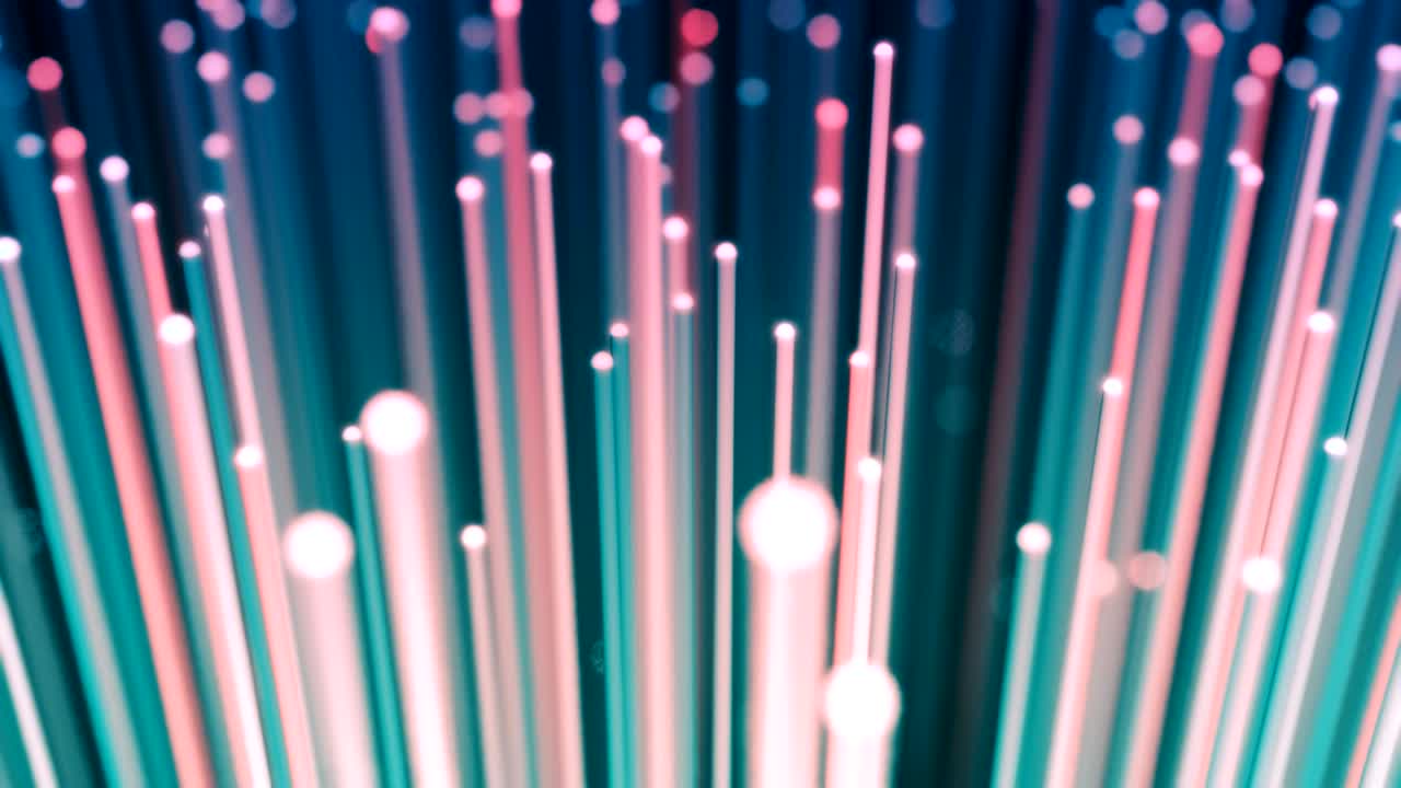 el seguimiento del cable de fibra óptica a través del marco.