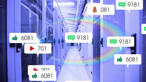 Animation-Von-Regenbogen-Linseneffekten-Und-Social-Media-Symbolen,-Die-Vor-Dem-Computerserverraum-Schweben