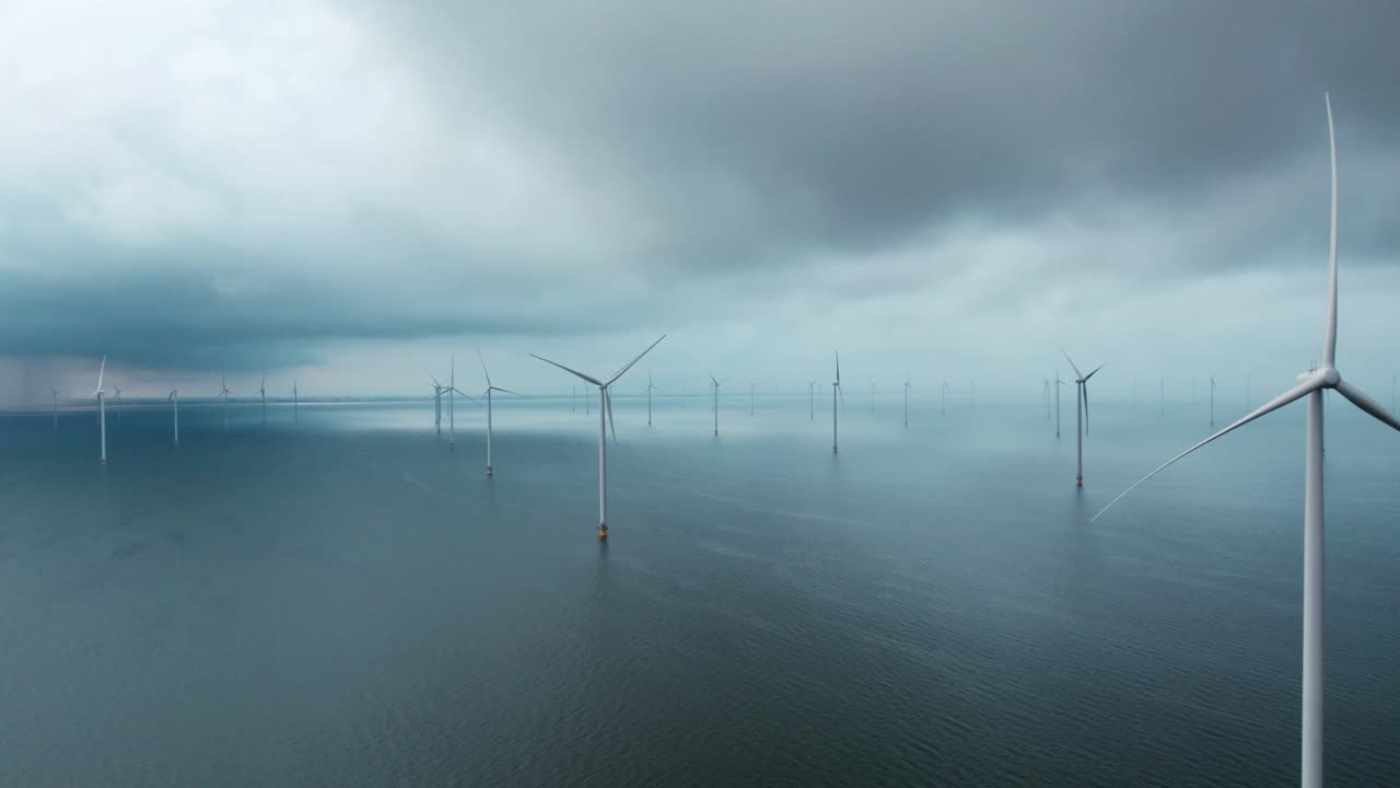windturbine 2 nederland ijsselmeer는 zware bewolking을 만났습니다.