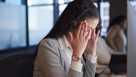 Mujer,-Centro-De-Llamadas-O-Dolor-De-Cabeza-En-La-Oficina