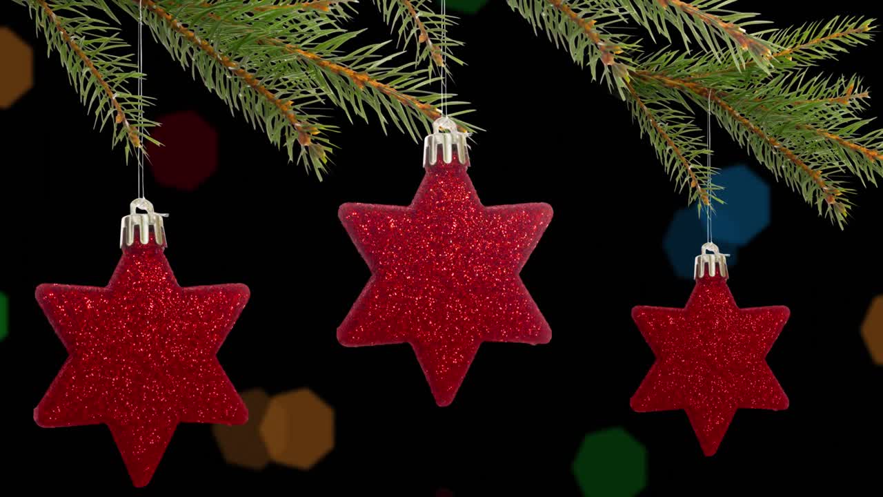 animación de árbol de navidad con estrellas rojas y luces de hadas parpadeando sobre fondo negro.