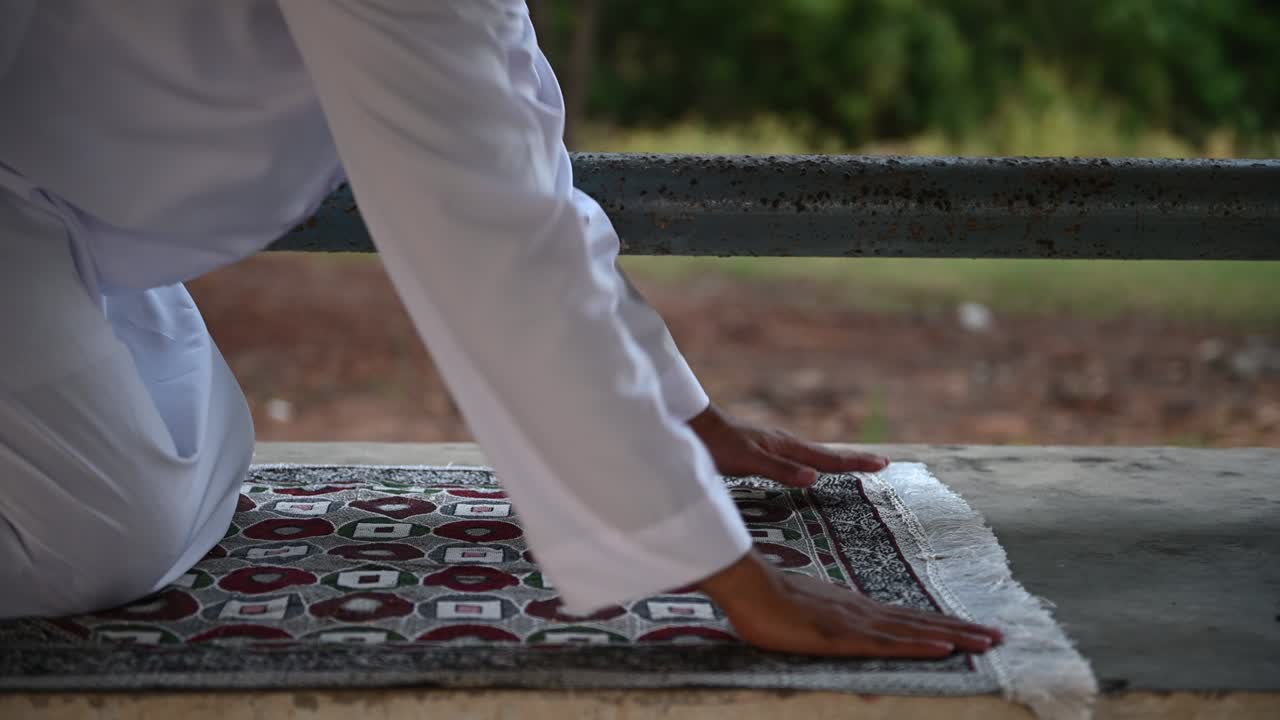 실루 젊은 아시아 무슬림