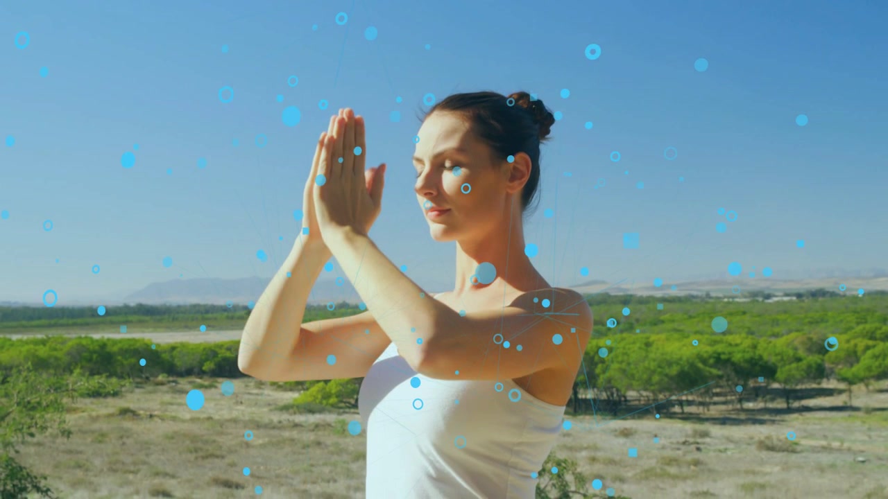 Mujer haciendo yoga, comenzando con los brazos en alto y bajando las palmas con puntos azules flotando alrededor, buscando la calma