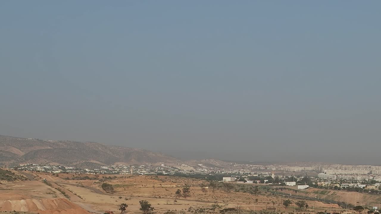 Vista di un'area residenziale e del paesaggio in Marocco dall'alto