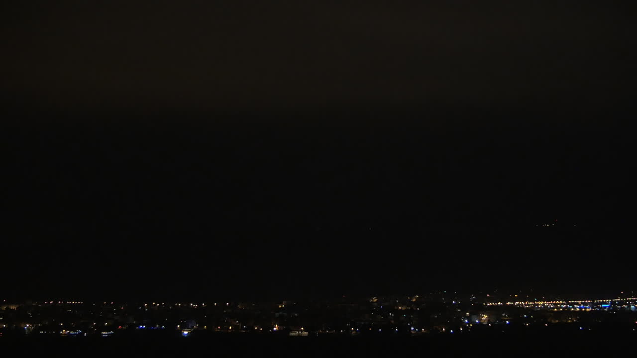 밤의 천둥과 번개 방출