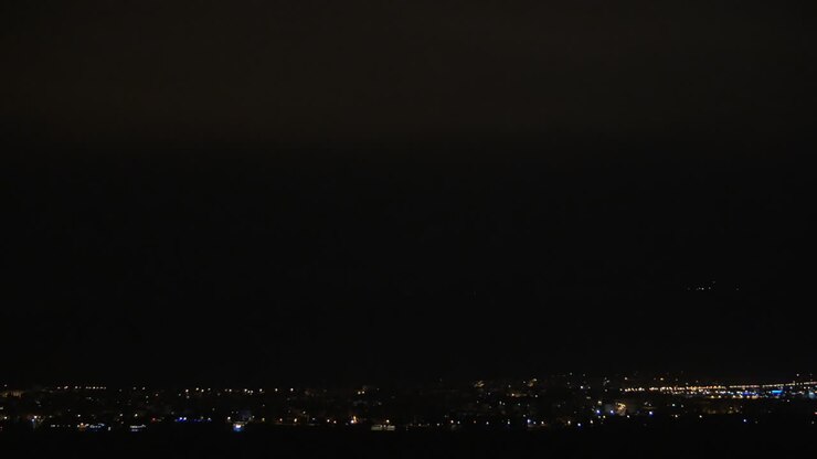Temporale notturno con scariche di fulmini