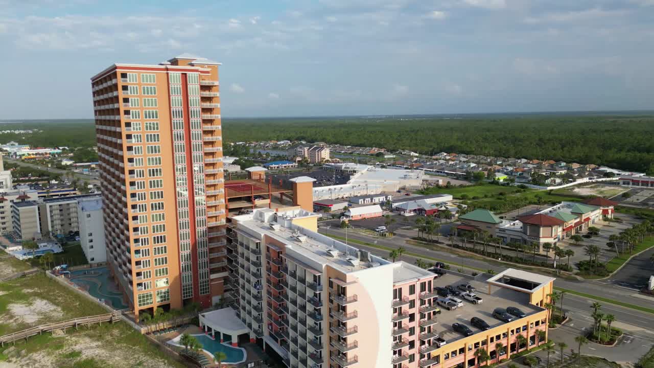 medias imágenes aéreas de condominios y hoteles en orange beach en las costas del golfo de alabama