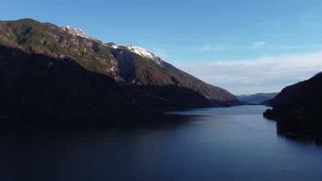 Sunrise-by-the-lake-in-Alps