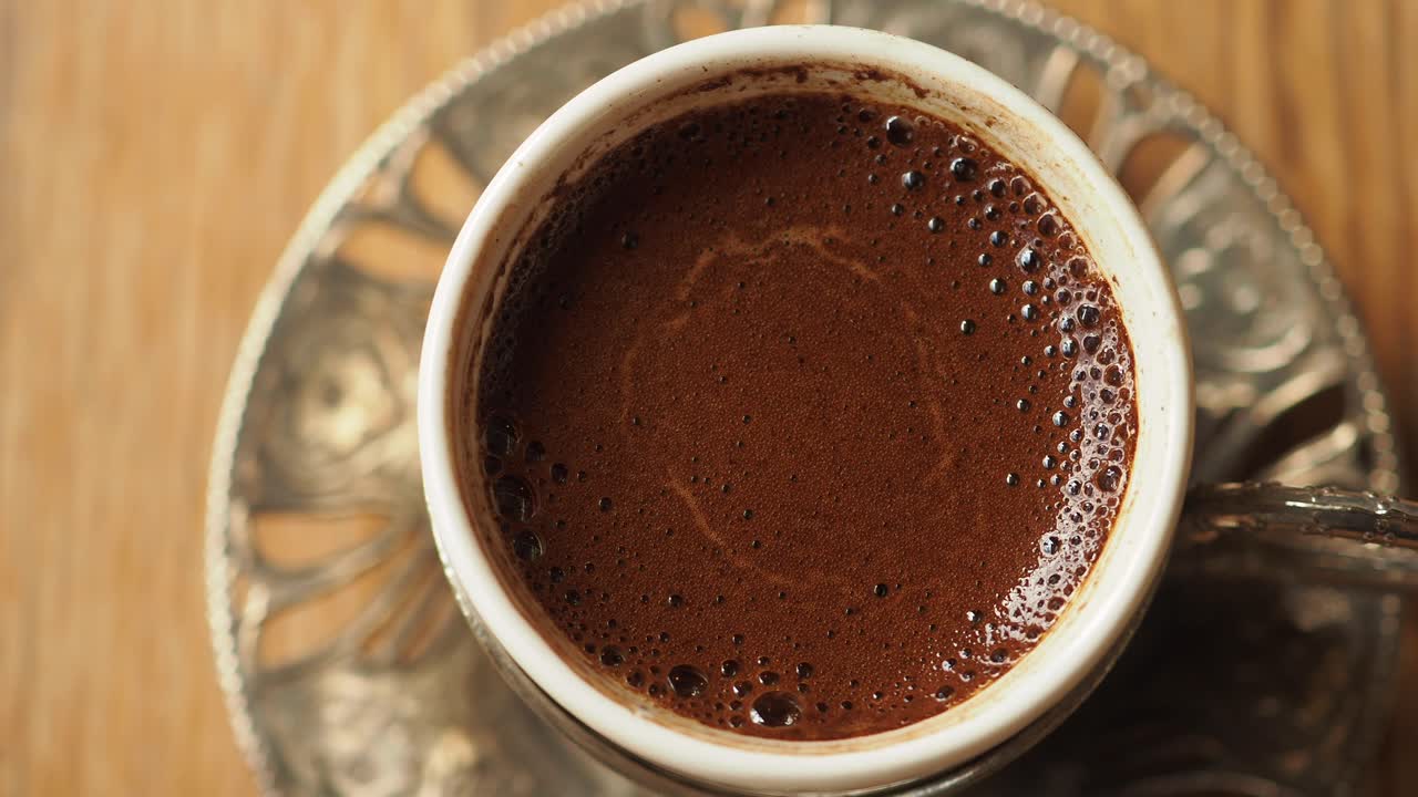 Caffe' turco in una tazza tradizionale