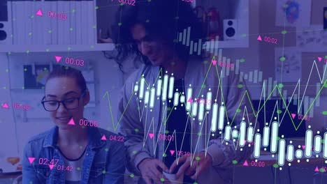 animación del procesamiento de datos financieros sobre personas de negocios que trabajan en la oficina