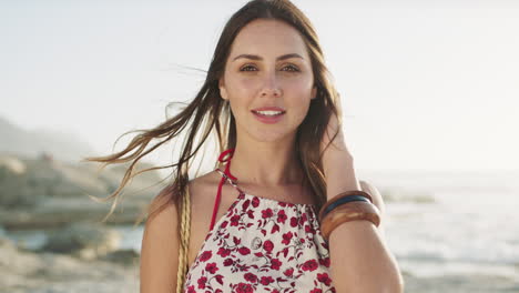 Verano,-Felicidad-Y-Rostro-De-Mujer-En-La-Playa.