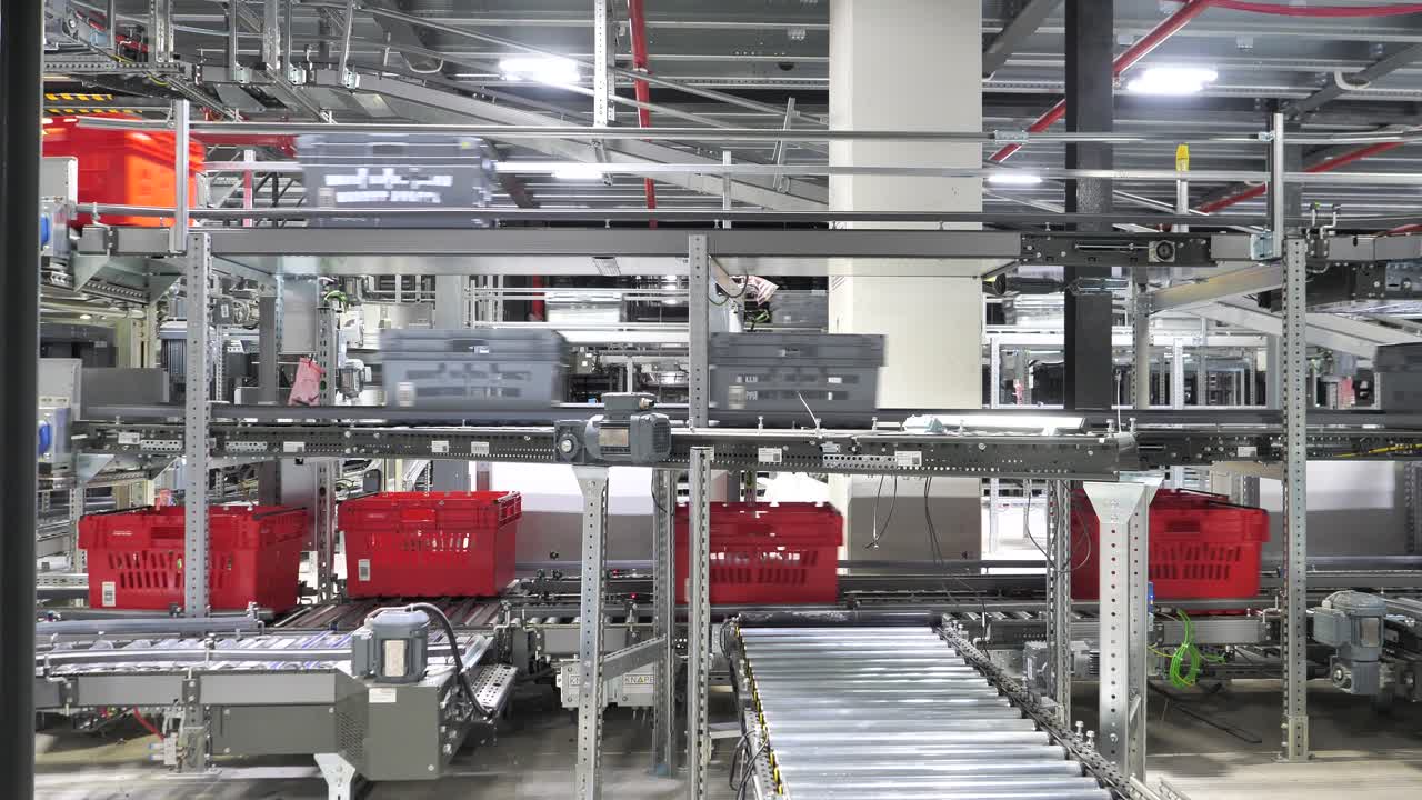 Baskets move on package lines in warehouse completing online orders