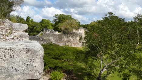 Blick-Von-Der-Spitze-Des-Tempels-Des-Königs-Der-Akropolis-Auf-Die-Maya-Stätte-Kohunlich---Quintana-Roo,-Mexiko