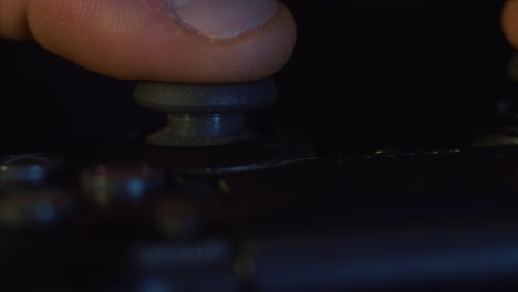 persona jugando a un videojuego