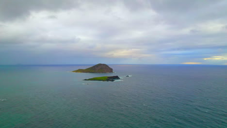 Manana-Island-and-Seabird-Sanctuary-and-Kaohiikaipu-Island-and-state-seabird-Sanctuary-one-the-coast-of-Oahu-Hawaii