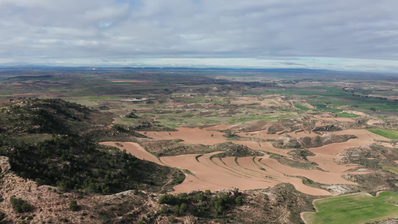 españa mediterráneo clima semiárido campo colinas de piedra y agrícola