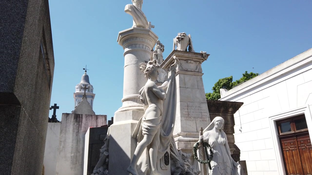 Statue all'interno del cimitero della Recoleta, quartiere di Buenos Aires, Argentina