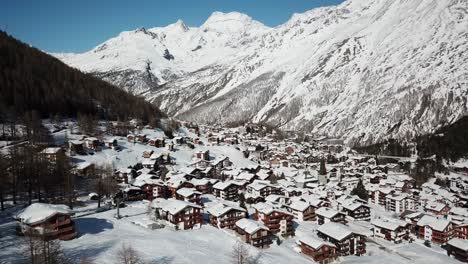 drone view of saas fee village, suiza, alpes suizos