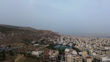 Atenas,-La-Capital-De-Grecia,-Vista-Aérea-Con-Drones-Que-Establecen-Una-Vista-Panorámica-Del-Paisaje-Urbano-Urbano