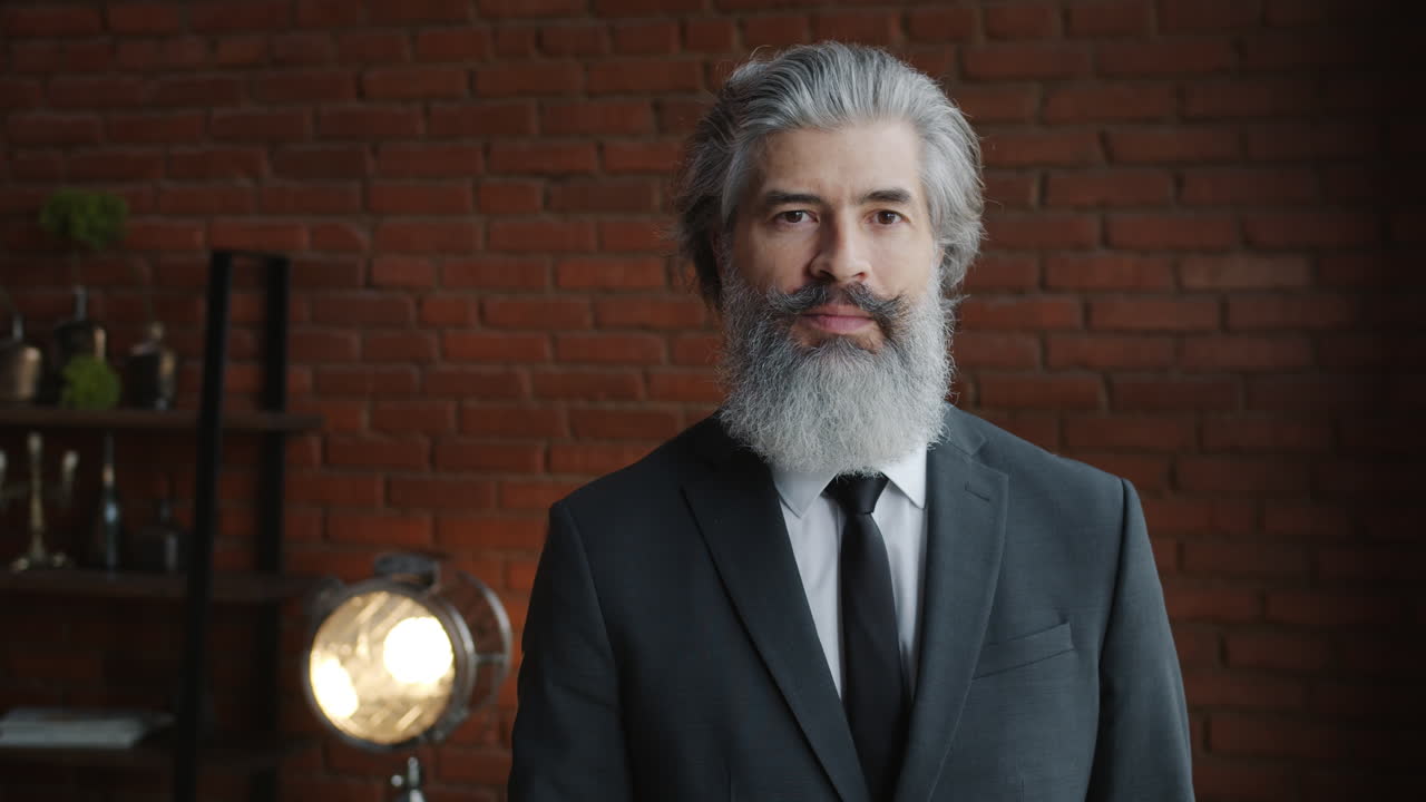 retrato de un hombre de negocios en la oficina