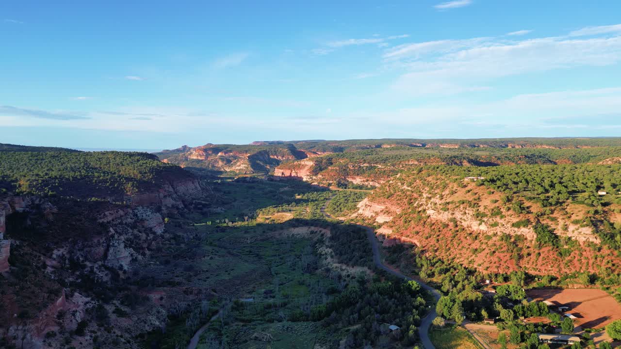 hermoso paisaje del oeste estadounidense, amanecer sobre utah