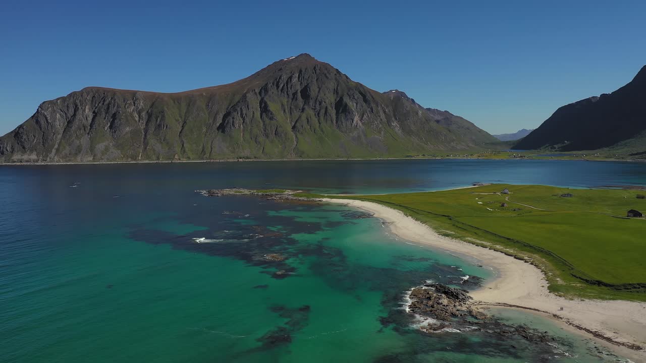 beach lofoten islands es un archipiélago en el condado de nordland, noruega.