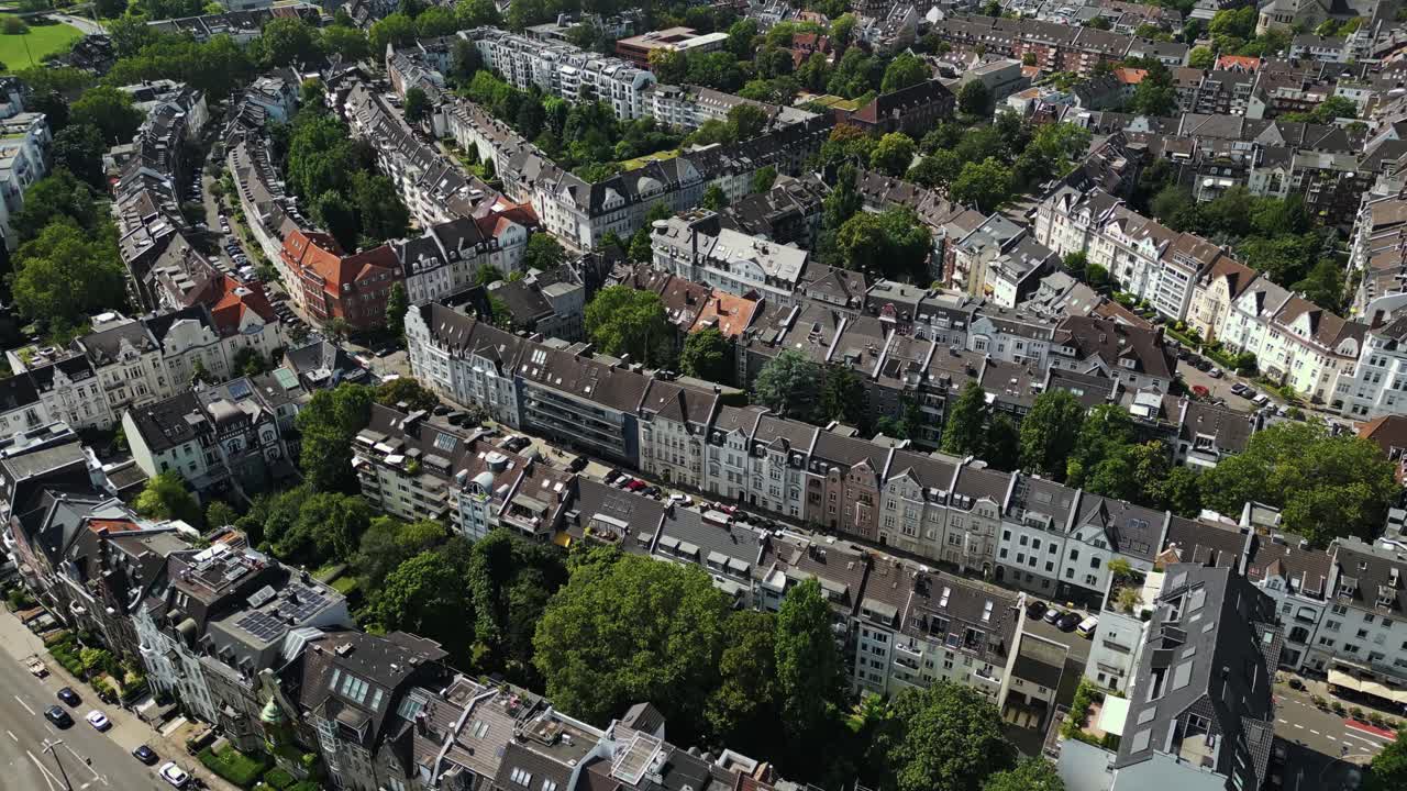 Areas of sanctuary for the residents of D&uuml;sseldorf next to busy streets
