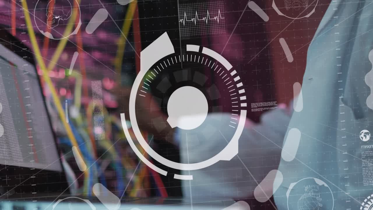 animación del procesamiento de datos sobre ingeniero informático masculino y servidores informáticos.