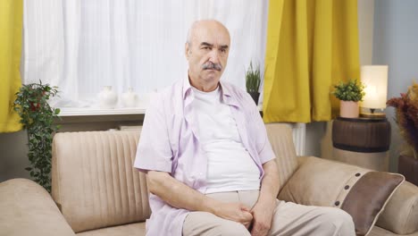 un viejo agresivo y neurótico.