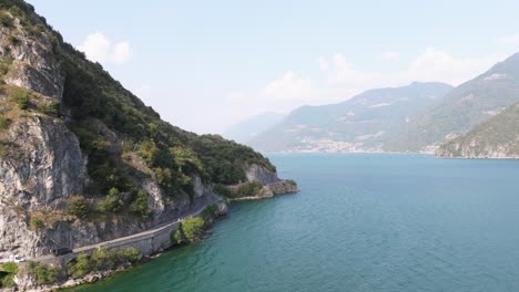 Asombrosa-Vista-Aérea-De-Las-Montañas-Y-El-Lago-Iseo-Desde-Riva-Di-Solto,-Baia-Dal-Bogn,-Bergamo,-Italy-1