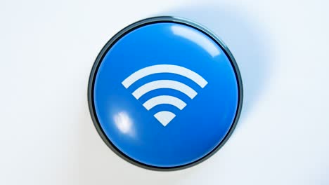 mujer activando el wi-fi presionando un botón azul brillante. concepto de conexión de red inalámbrica rápida. uso de internet gratuito en la zona wi-fi. botón con un icono de señal de onda. interfaz de punto de acceso, red segura