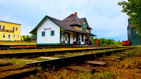 Das-Freilichtmuseum-Des-Ukrainischen-Kulturerbedorfs-Verwendet-Kostümierte-Historische-Interpreten,-Um-Pioniersiedlungen-In-Ost-Zentral-Alberta,-Kanada,-Edmonton,-Nachzubilden