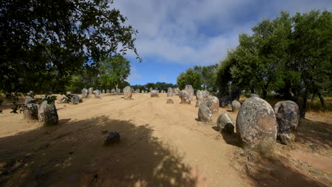 El-Cromelech-De-Almendres,-Que-Data-Del-Período-Neolítico-Temprano-medio