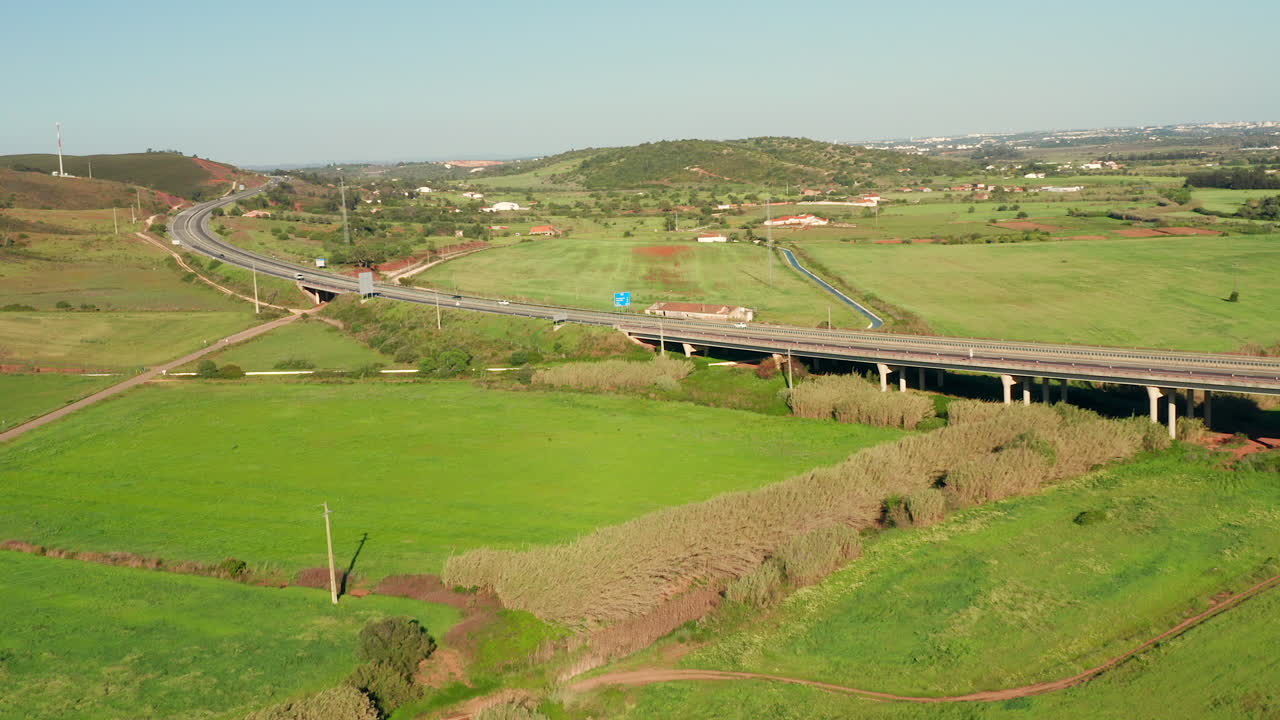 공중: 포르투갈의 알가르베 지방을 통과하는 고속도로