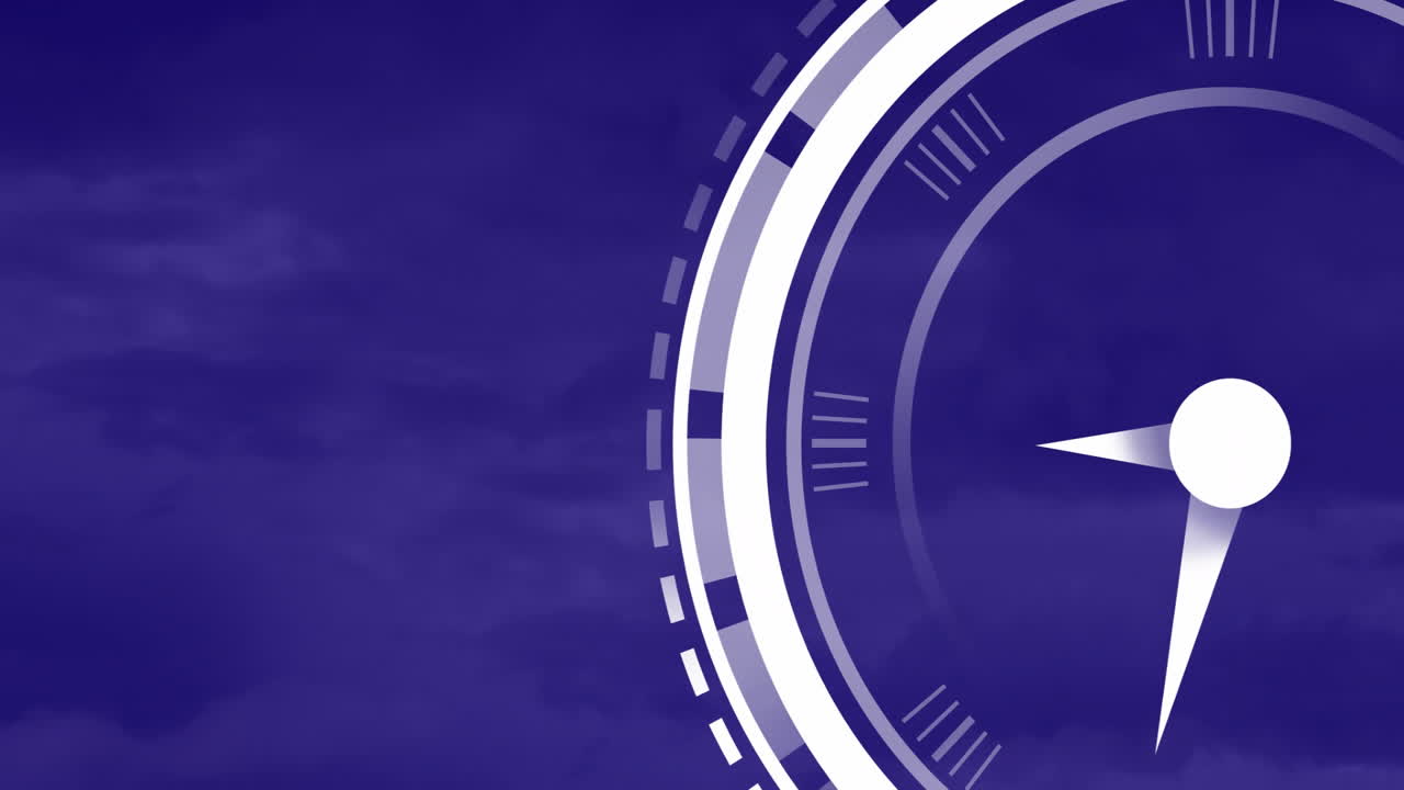 Animazione di orologio in movimento su nuvole scure