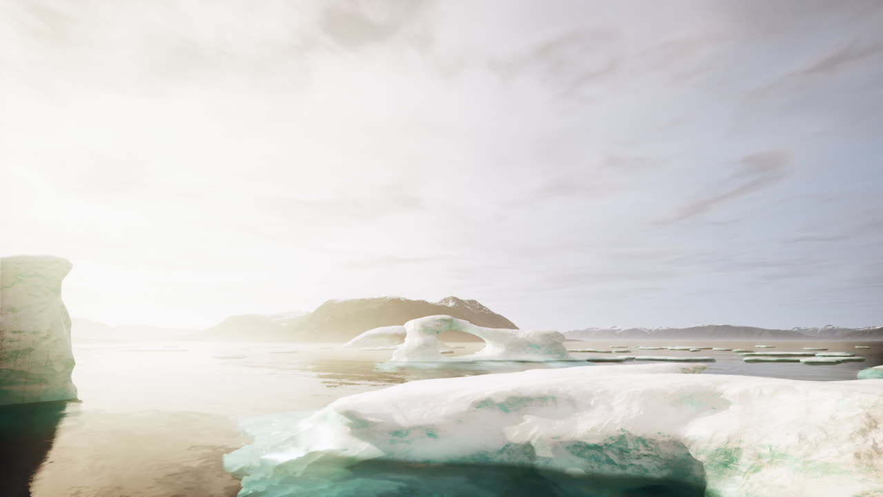 북극의 빙산이 놀라운 풍경 속에