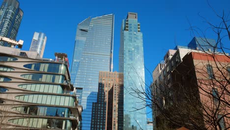 Low-angle-shot-of-skyline-of-high-rise-in-Manhattan,-New-York,-USA-on-a-sunny-day