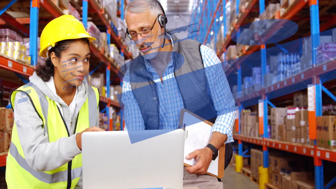 procesamiento de datos estadísticos contra trabajadores y trabajadoras que usan computadoras portátiles en el almacén