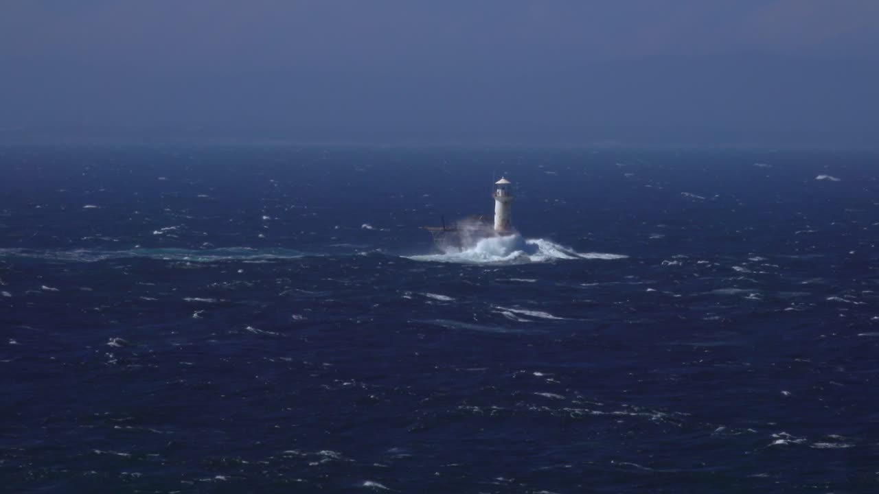 A storm in the Indian Ocean making big waves