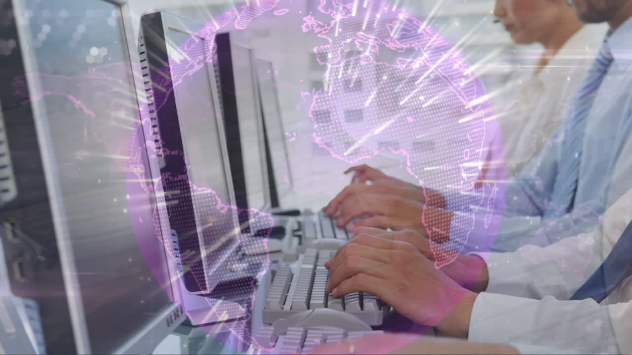 animación del globo sobre personas de negocios que usan computadoras