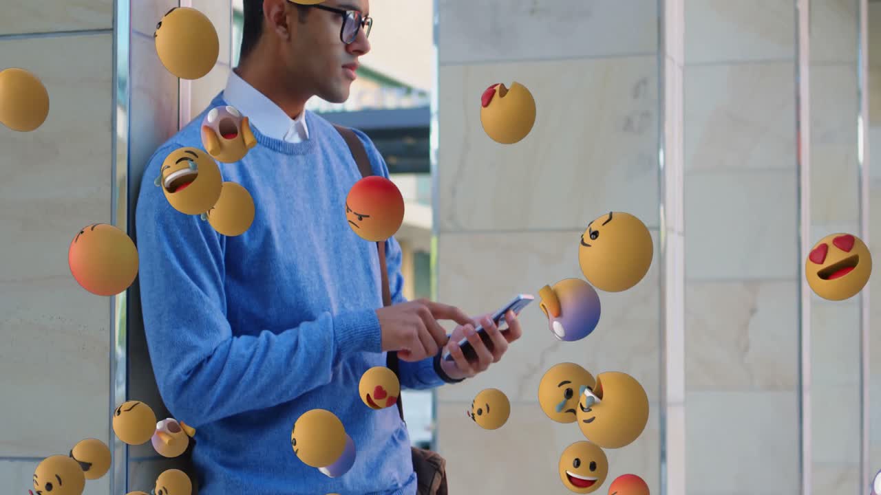 iconos de emoji con un hombre usando un teléfono inteligente en el fondo 4k