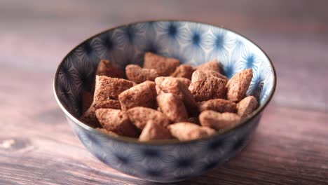 cereal de chocolate en un cuenco