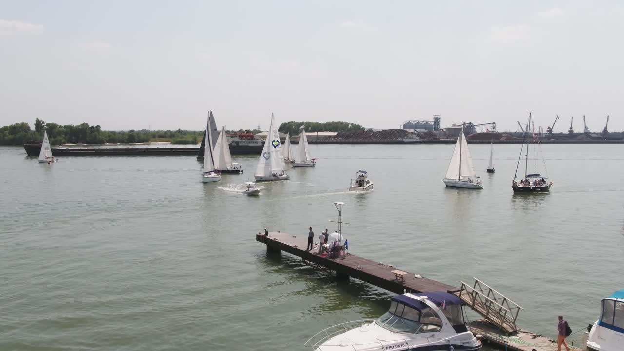 competición de vela fluvial