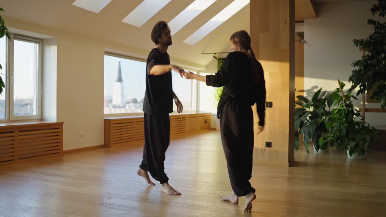 Contemporary dance duet in studio